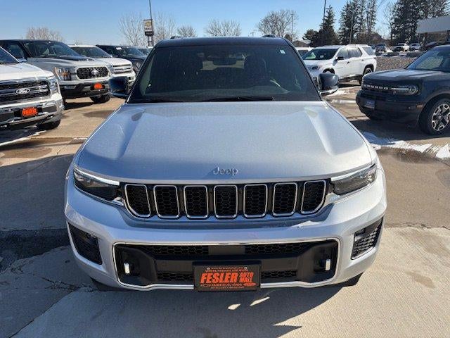 2024 Jeep Grand Cherokee — side profile view